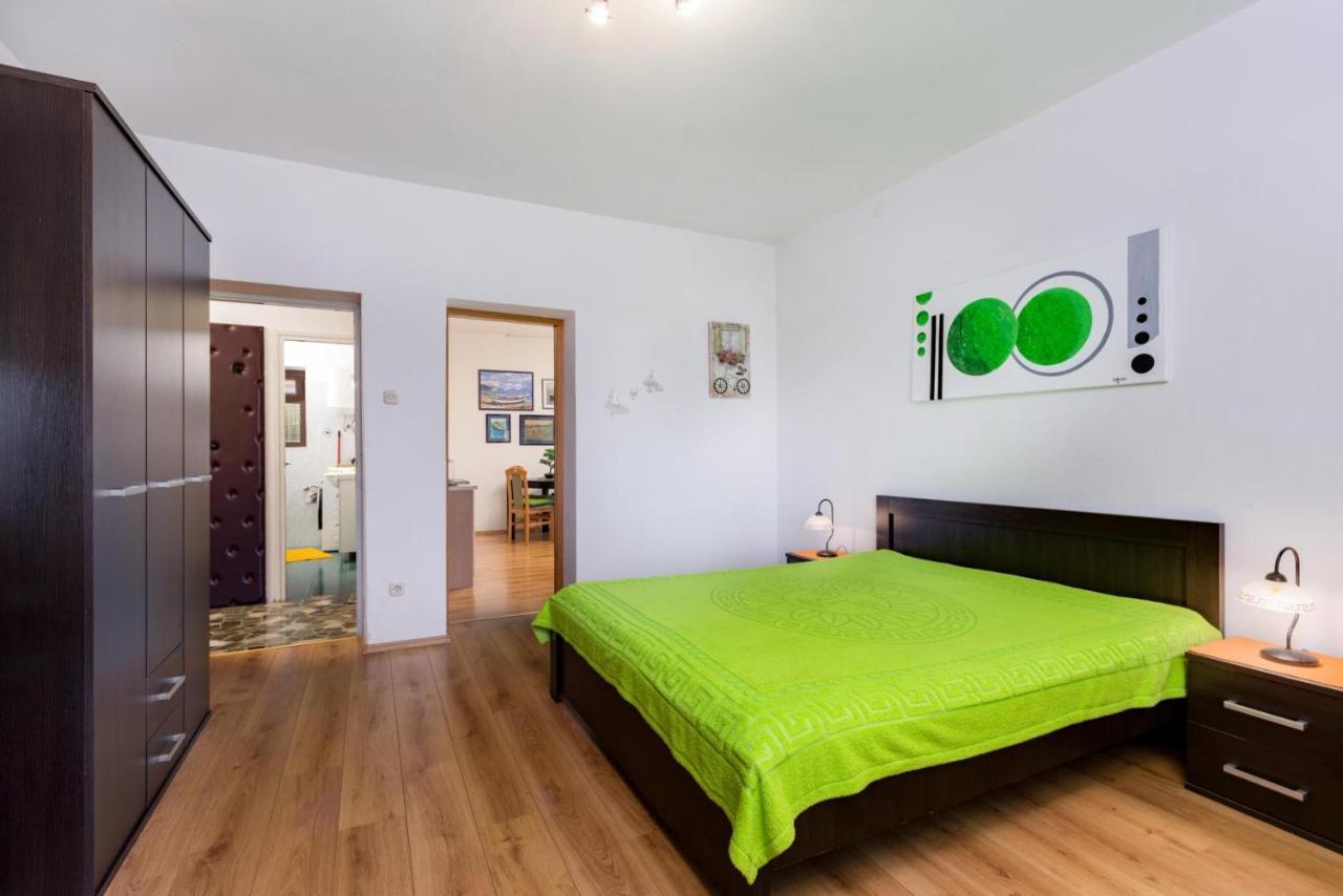 Apartamento Apartman Volaric Krk Town Exterior foto